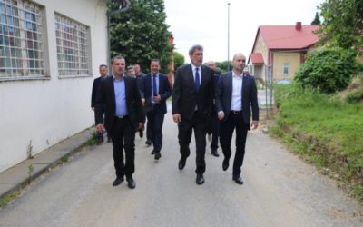 Župan Anušić u pratnji ministra Radovana Fuchsa obišao Srednju školu u Donjem Miholjcu