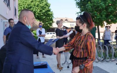 Gradonačelnik Vrkić osječkim obiteljima uručio ključeve 25 novih gradskih stanova