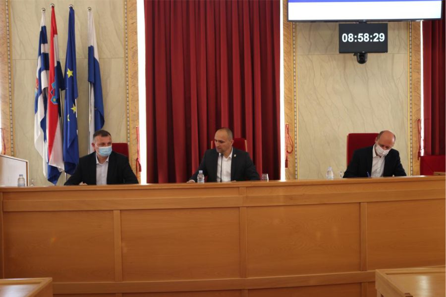 Župan Anušić održao radni sastanak s pročelnicima i ravnateljima županijskih agencija