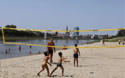 Na Kopiki postavljeno igralište za odbojku, koševi za basket i zaštitna mreža za kupače