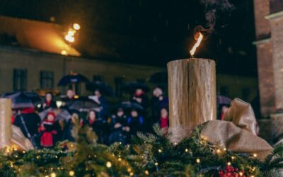 Nadbiskup Hranić zapalio prvu adventsku svijeću u Osijeku