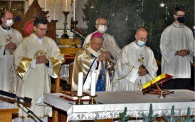 “Usuditi se poput Isusa biti čovjek u ovome i u ovakvome svijetu” – misno slavlje o svetkovini Božića u osječkoj konkatedrali