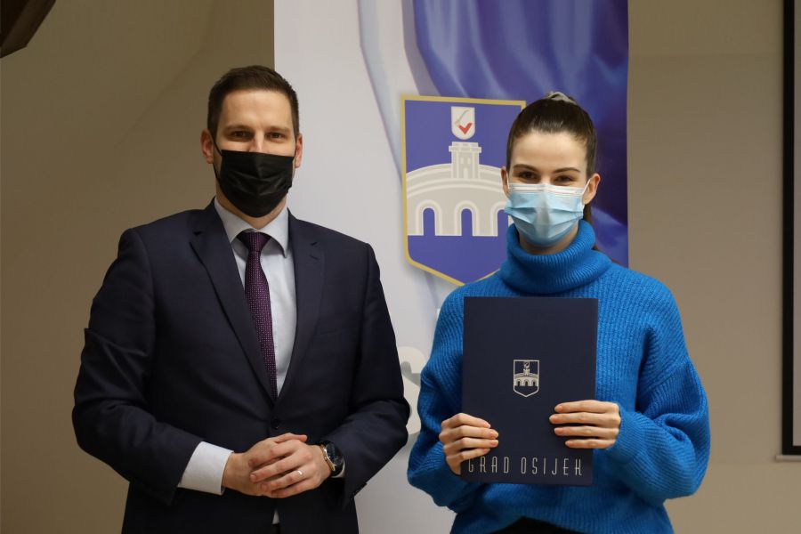 Gradonačelnik Radić dodijelio 84 stipendije za učenike i studente s područja Osijeka