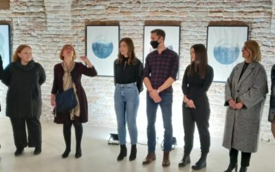 Izložbom „IZA VRATA“ počelo obilježavanje 15 godina rada Gradskih galerija Osijek