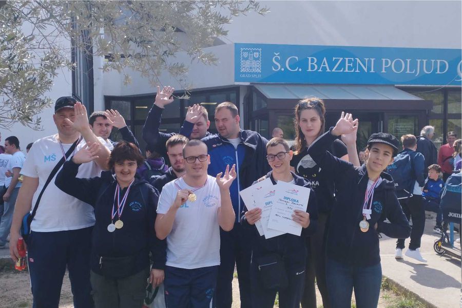 Mnoštvo medalja iz Splita za članove Plivačkog kluba osoba s invaliditetom “Delfin”