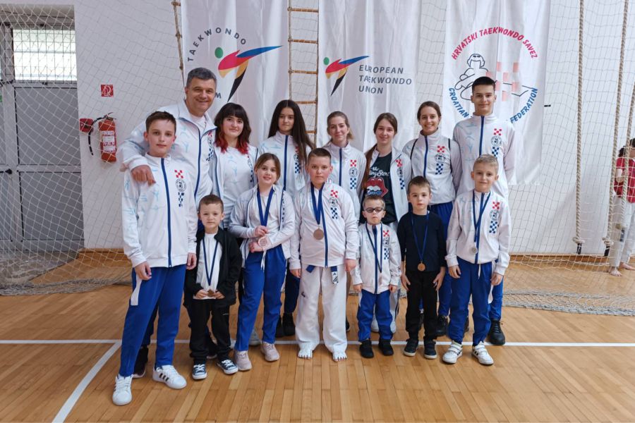 Taekwondo klub Osijek nastupio na Memorijalnom turniru Bljesak 1995. u Novskoj