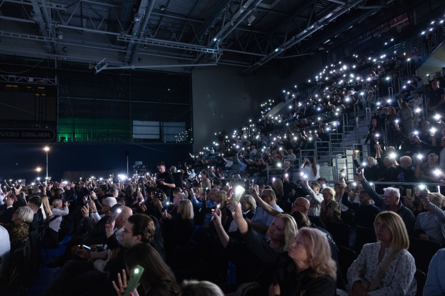 U prepunoj dvorani Gradski vrt održana premijera filma 260 dana