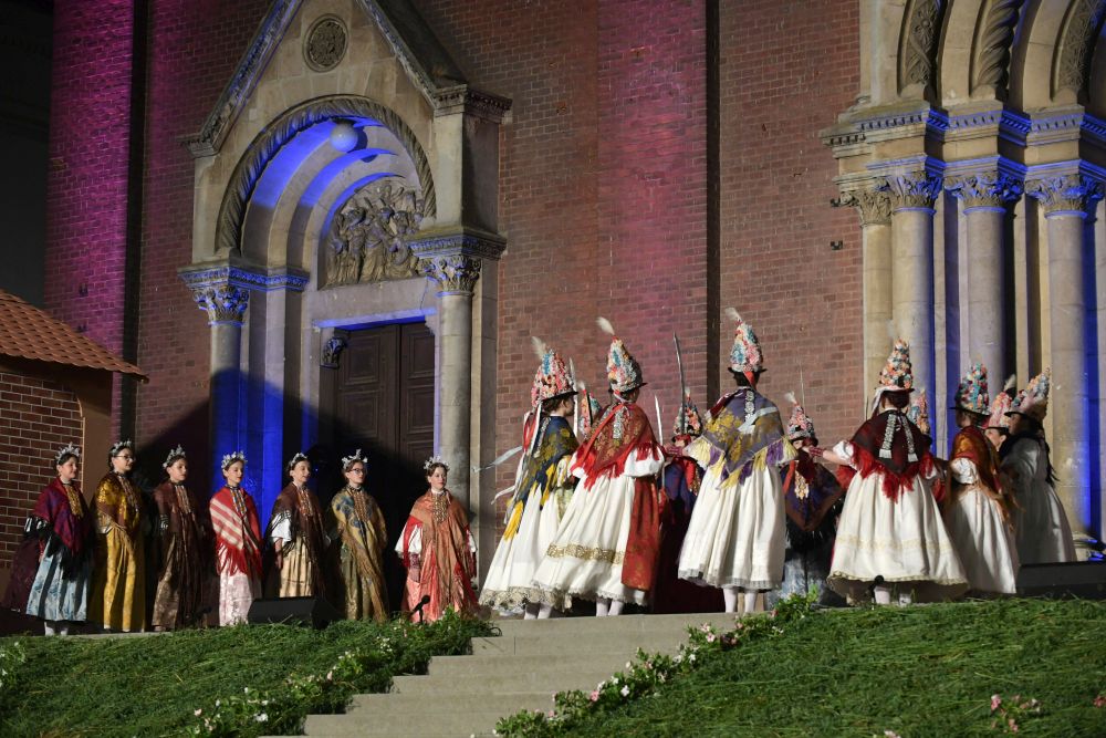 Jubilarni 60. Đakovački vezovi otvaraju se scenskom slikom „Neka se zovu: Đakovački vezovi!”
